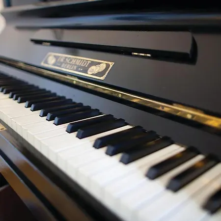 Seven-bedroom In Remersdaal